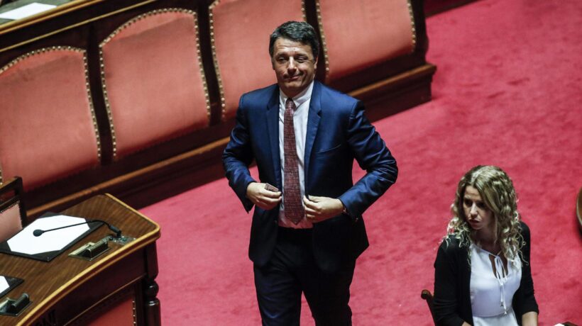 Renzi si fa un partito per le poltrone. Ma ha fretta, perché perde seguaci
