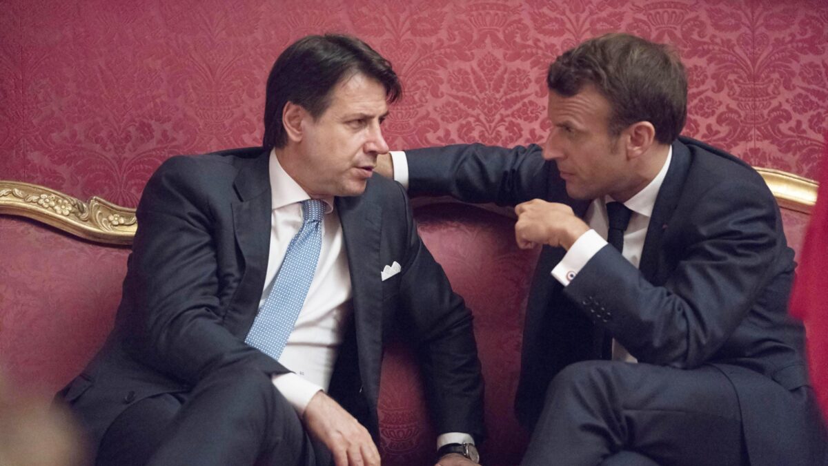 Roi Macron fa visita alla provincia domata