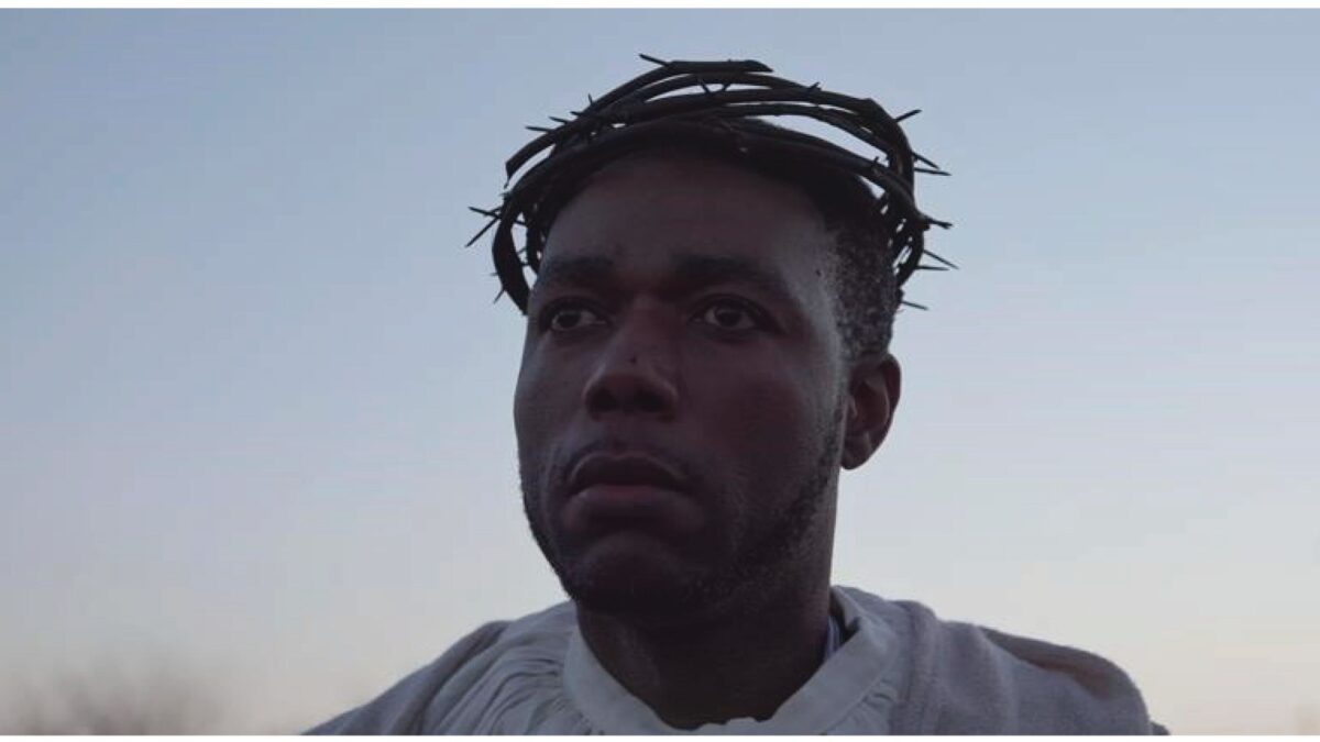Nel «nuovo Vangelo» il Gesù nero lascia che i migranti vengano a noi