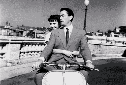 Simbolo di una generazione: il club della Vespa Piaggio compie 70 anni
