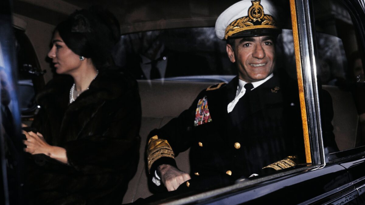 «La vera rivoluzione sociale la fa lo scià»