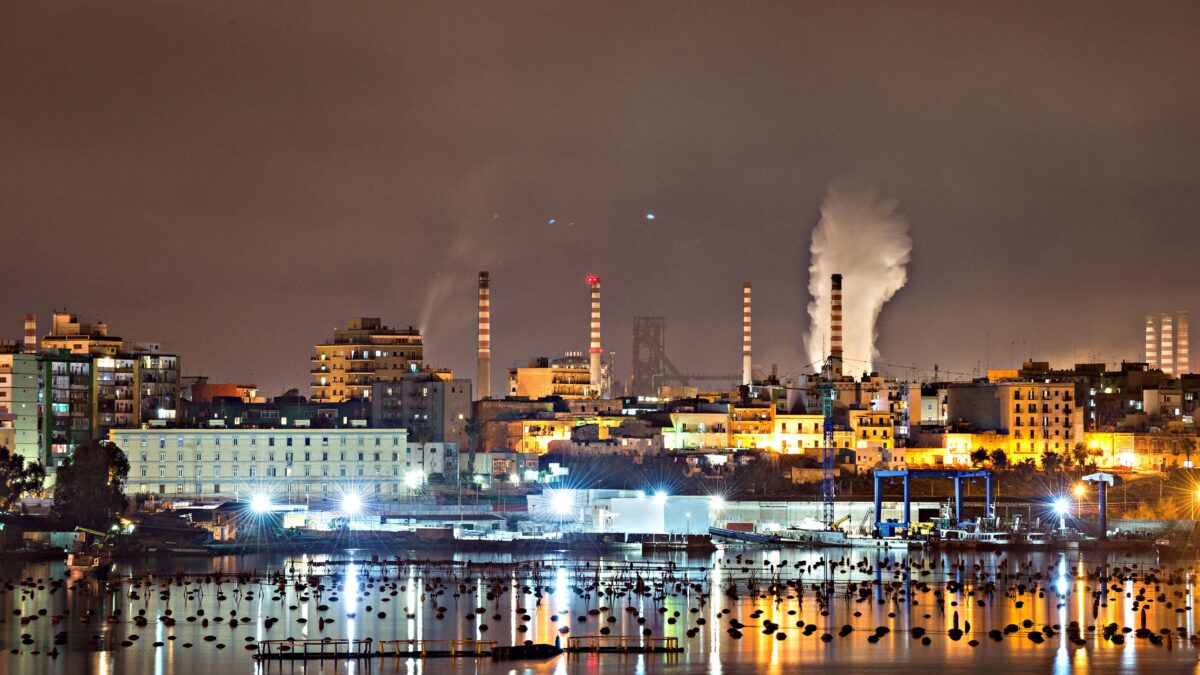 Ex Ilva in rosso. E il M5s la vuole ammazzare