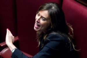 Il Bullo non impara mai. Sogna  la Boschi sindaco di Roma
