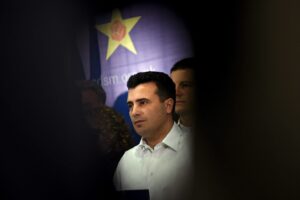 Scintille Parigi-Berlino su Skopje. La cancelliera prova a salvare Zaev