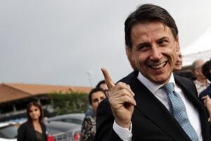 Conte è all’angolo e si aggrappa agli italiani «carini»