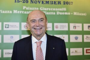 Ernesto Pellegrini: «Guardi, son riuscito a fare scrivere “Forza Inter” al Cav»
