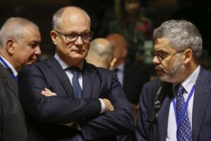 Il governo confessa: 12 miliardi di tasse