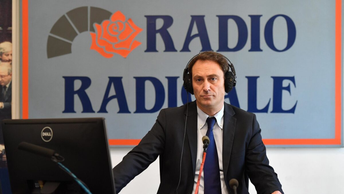 Il Conte bis tassa gli italiani ma dona 24 milioni a Radio Radicale