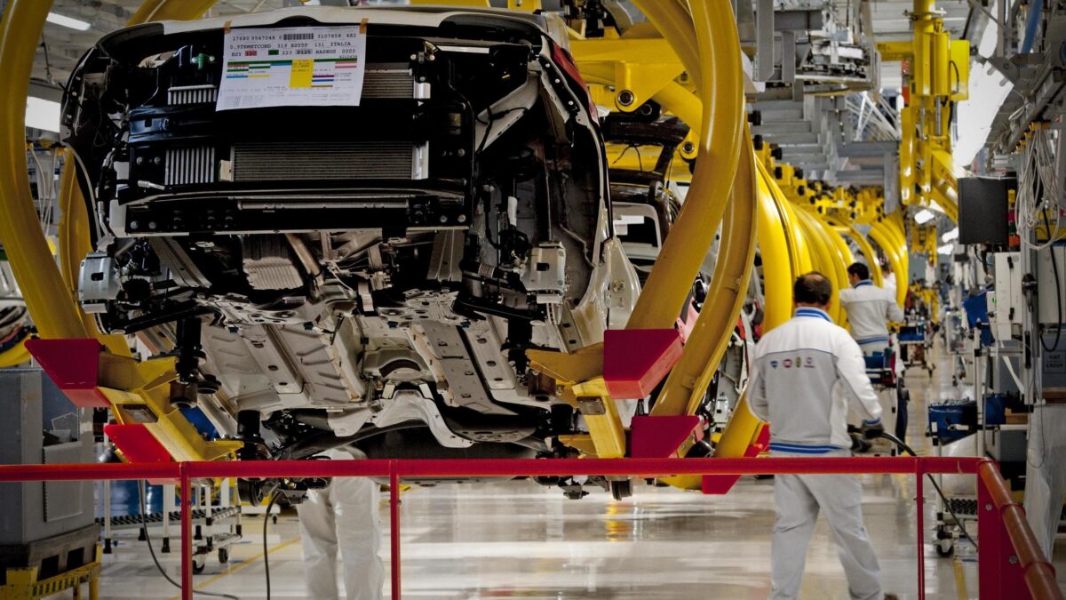 In Italia produzione di auto a -20%. Anche Parigi inizia a perdere colpi