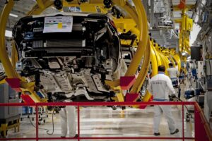In Italia produzione di auto a -20%. Anche Parigi inizia a perdere colpi