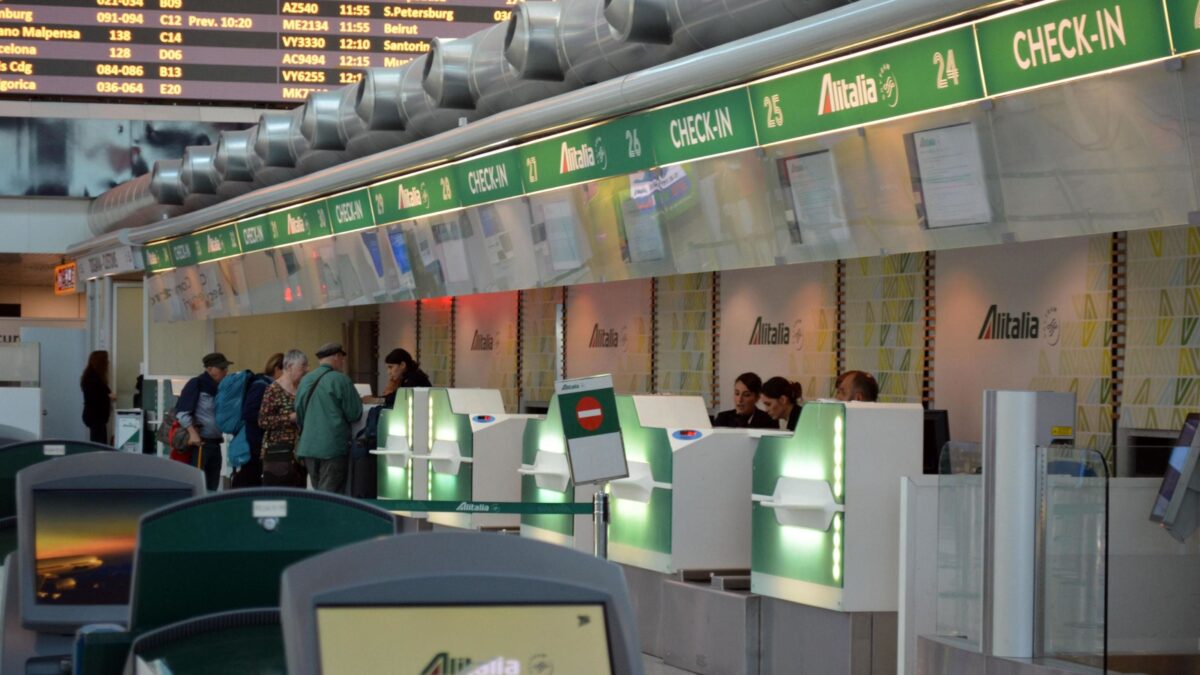 Iniettati altri 350 milioni in Alitalia. Pagamenti statali, tempi più lunghi