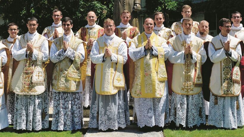 I fuoriusciti: viaggio tra i cattolici che non stanno con nessun Papa