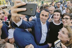 I grillini sono riusciti a litigare persino alla loro festa di compleanno