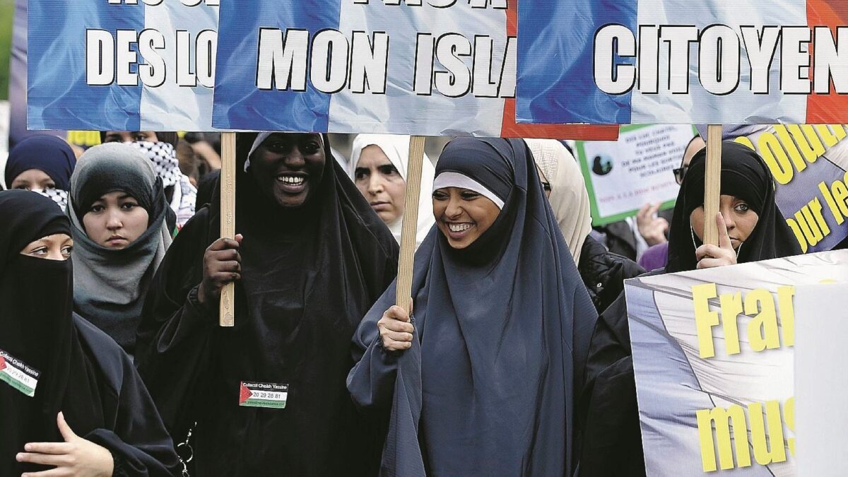 Crescono i partiti islamici in Francia ma per il governo non è un problema