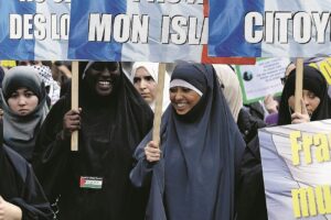 Crescono i partiti islamici in Francia ma per il governo non è un problema