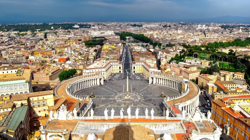 Un altro scandalo milionario in Vaticano. Indagati un monsignore e il capo dell’Aif