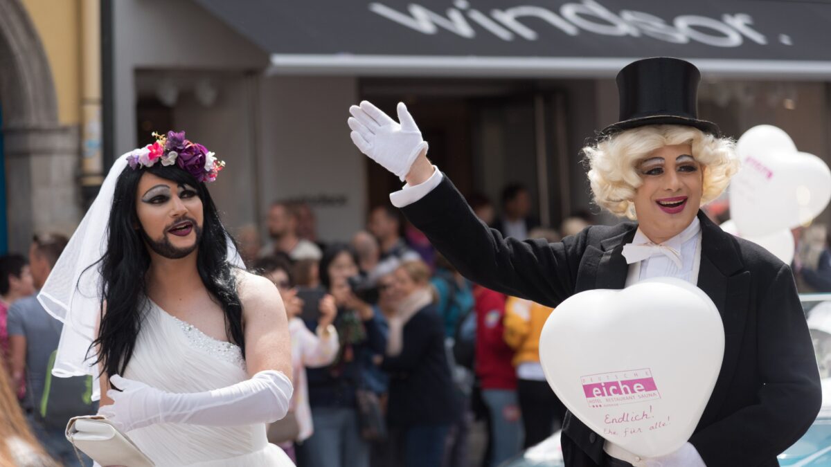 Via libera al matrimonio transgender