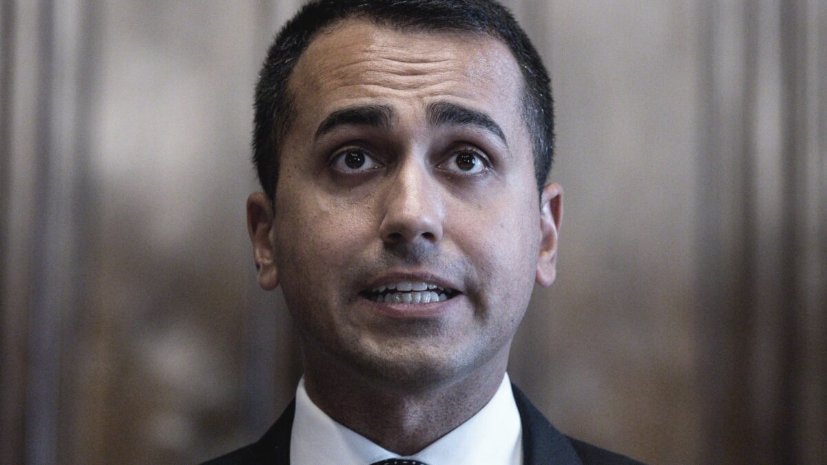 Di Maio costretto a recitare il mea culpa