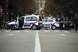 Fa una strage in prefettura a Parigi. Si era appena convertito all’islam