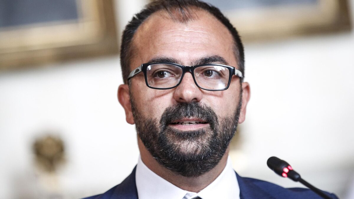 Il ministro anti crocifisso rischia già il posto