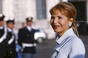 Schiaffoni all’ospite solo se è di destra. La tracotanza di Lilli diventa un caso