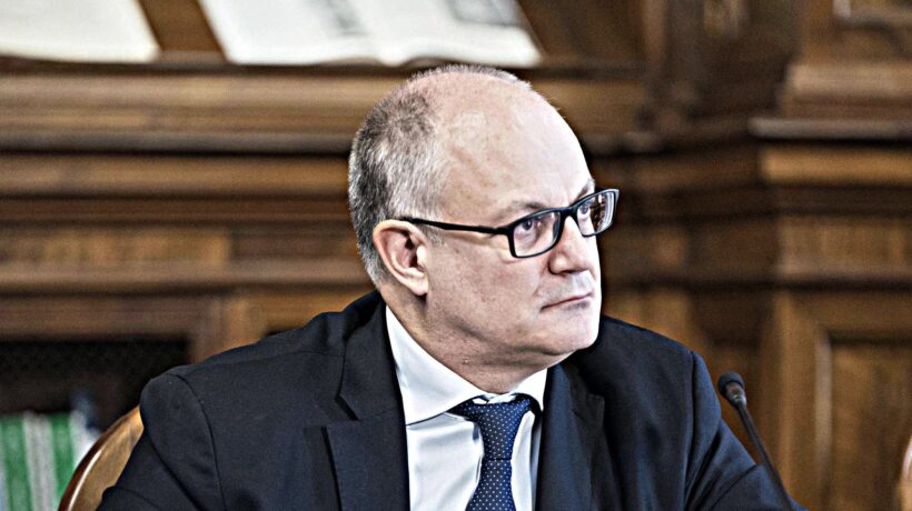 Gualtieri ora lo dice chiaro e tondo: l’esecutivo vuole aumentare l’Iva