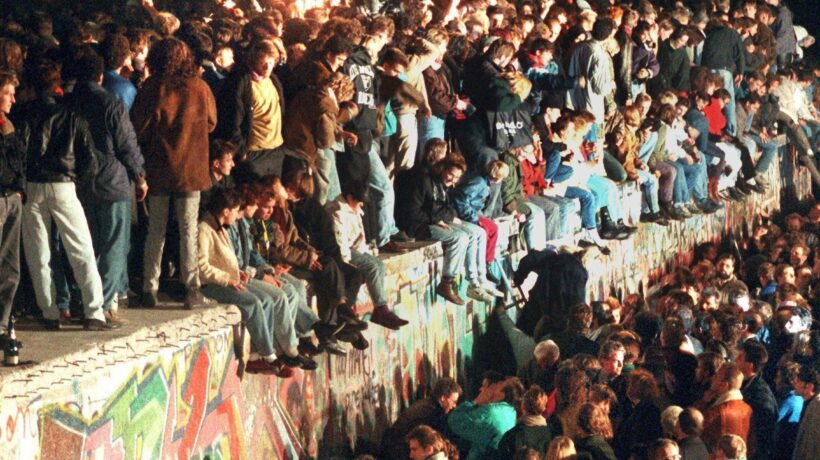 Trent’anni fa cadde il Muro di Berlino. Ora una Norimberga del comunismo