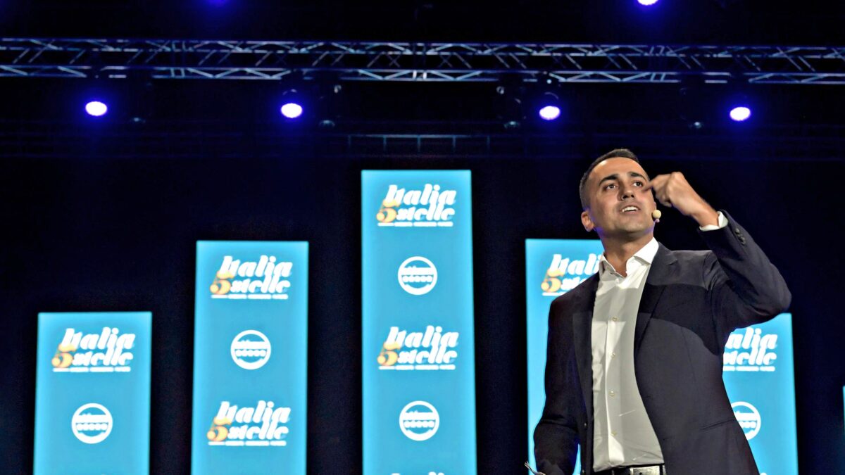 Di Maio esulta per il finto embargo ai turchi