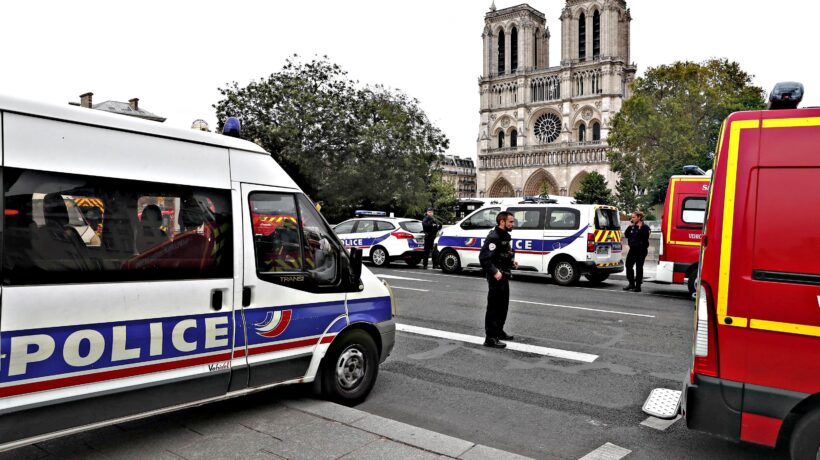 Altro allarme attentato nella polizia. Parigi trema: jihad dentro lo Stato