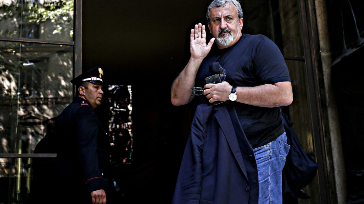 Emiliano indagato per corruzione: «Un posto all’Asl in cambio di voti»
