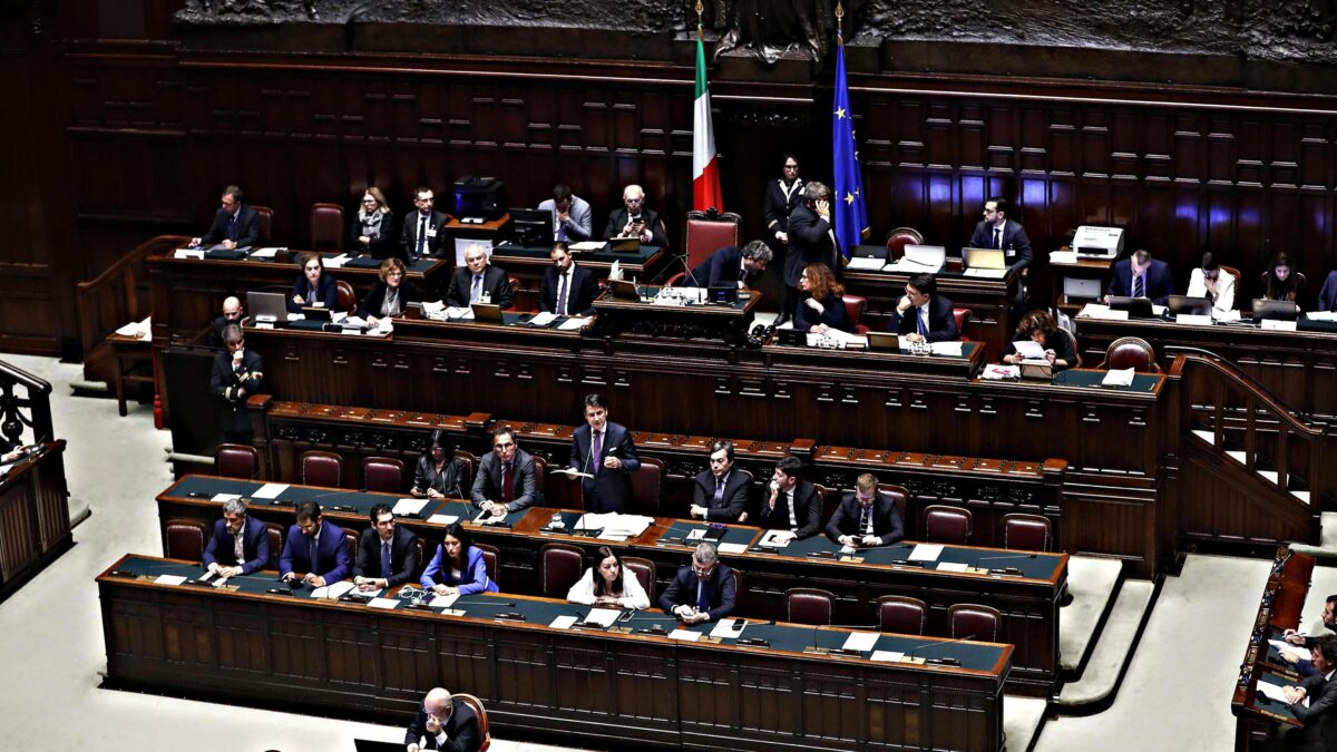 Premier e Gualtieri ricevono pernacchie. Manovra ostaggio dei quattro litiganti