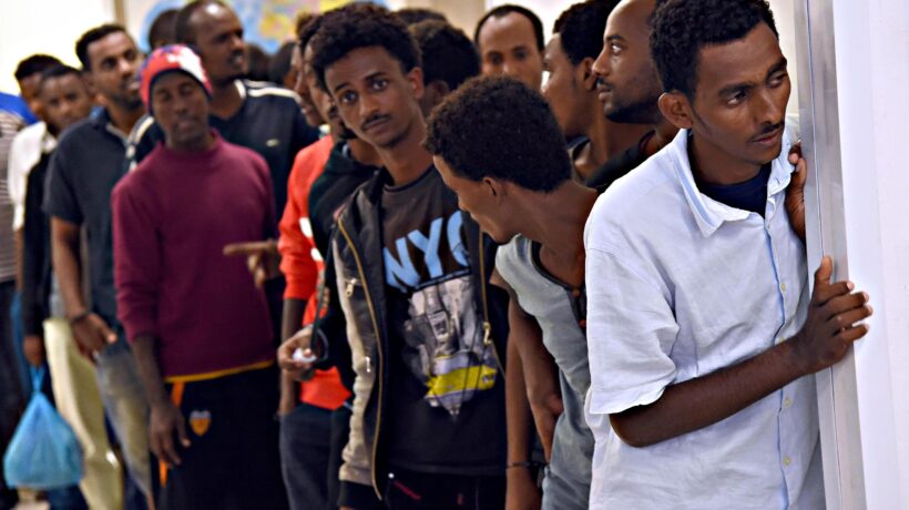Le dritte al migrante di legali e attivisti: «Per restare in Italia iscriviti all’Arcigay»