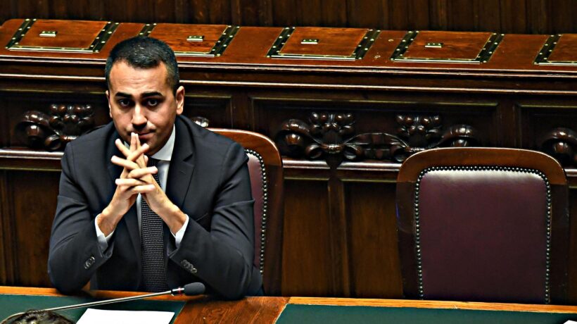 Di Maio vuol mollare i democratici. Ma è l’unico in tutto il Movimento