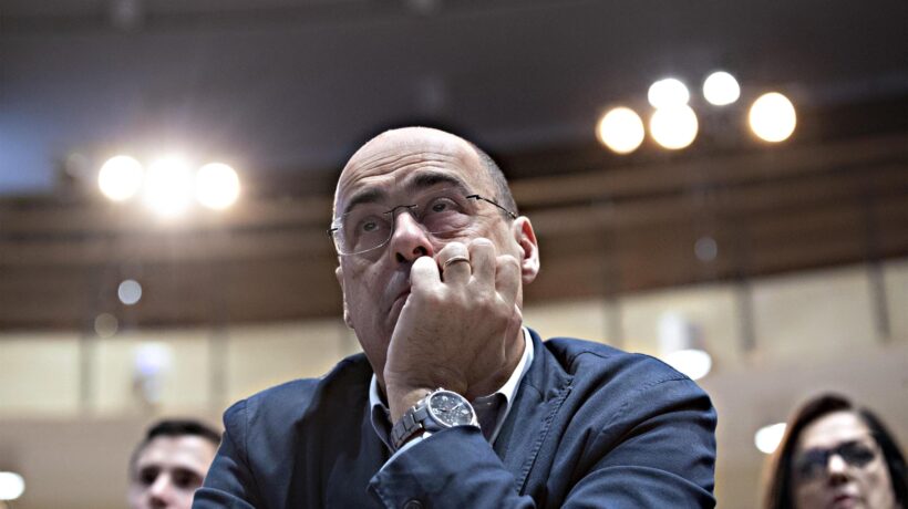 Il Pd è allo sbando. Zingaretti si rimangia l’inciucio di agosto: «Io ve l’avevo detto»