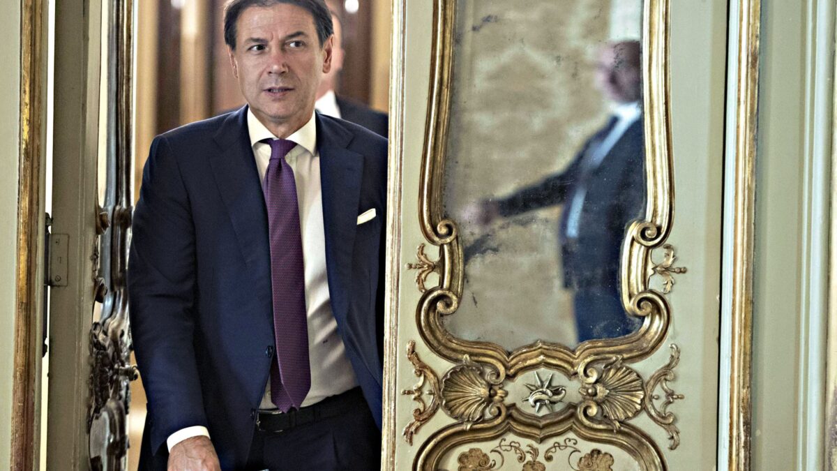 L’avvocato ormai è sommerso dalle grane