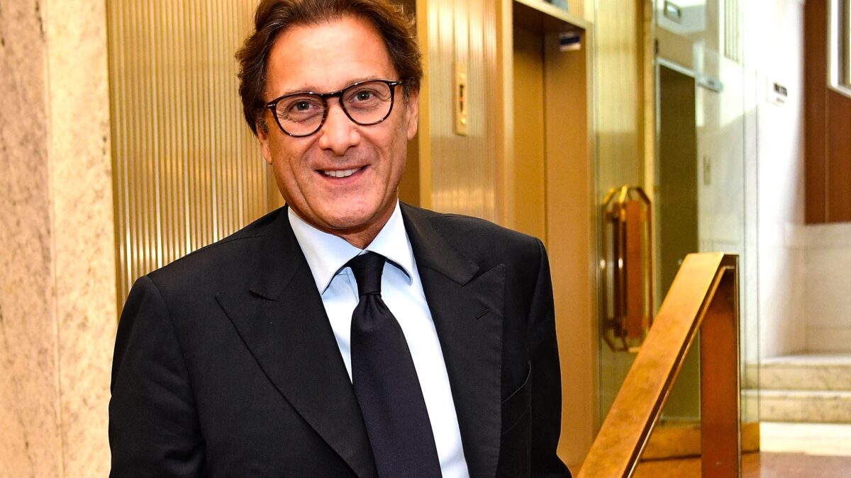 Carige stretta tra il Vaticano, la Cei e la partita giocata dal finanziere