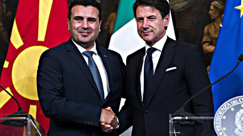 Il premier s’inginocchia a Zaev: «Skopje merita di aderire all’Ue»