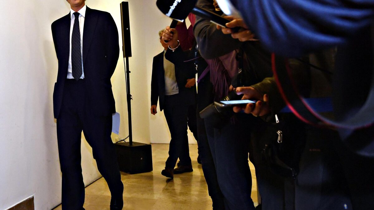 Alla fine Elkann fa le nozze a Parigi. Marito Peugeot, Cina terzo incomodo