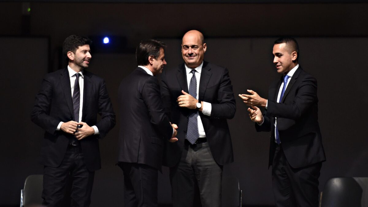 Le botte tra alleati su Radio Radicale coprono la paura del voto emiliano