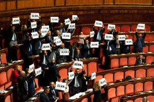 Grazie a una strategia da matti finisce nella fornace tutto il Paese