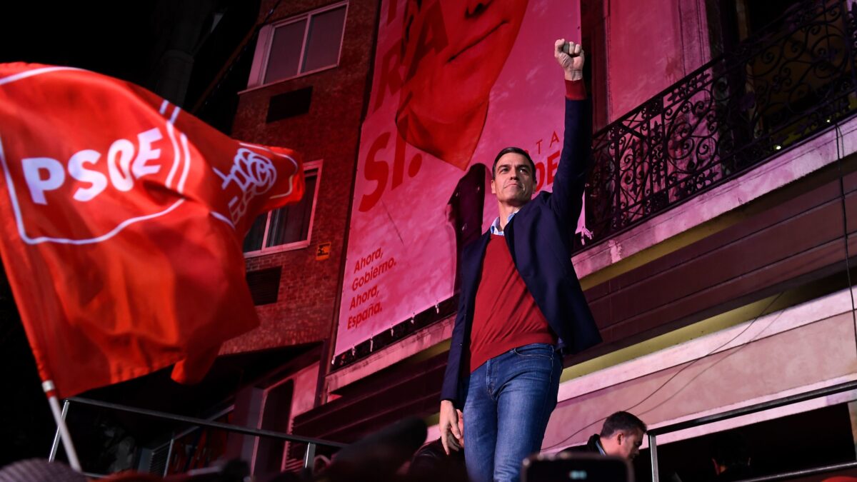 Vox azzoppa Sánchez. Il «guapo» spera nell’inciucio con il Pp