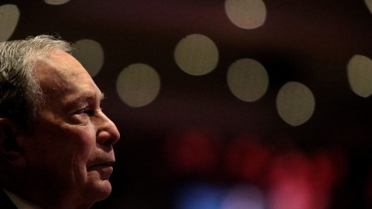 Bloomberg spacca i dem e si candida contro Trump