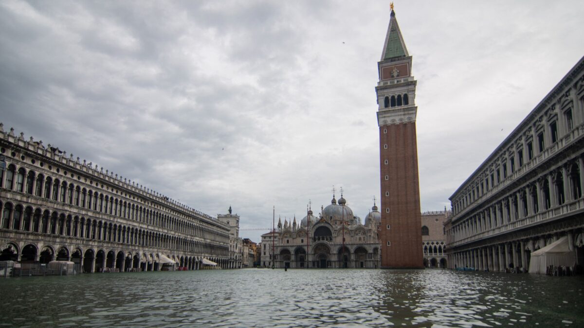 Venezia affogata dalle chiacchiere all’italiana