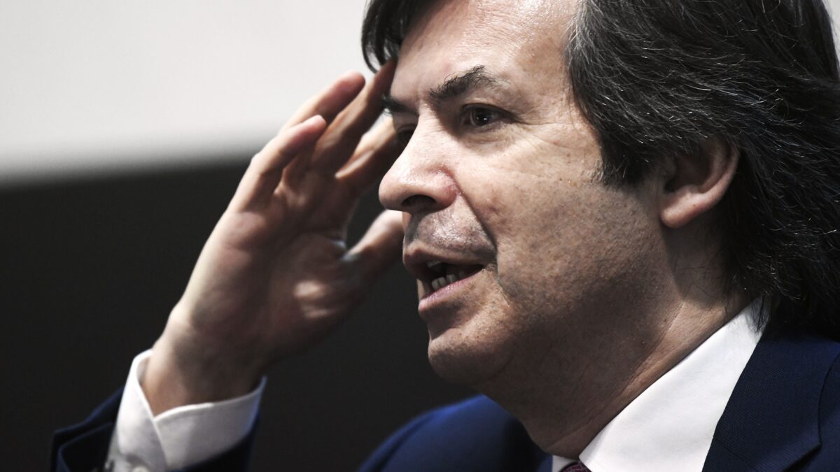 Nexi e Intesa trattano sulle carte di credito. Chissà se i negozianti avranno dei benefici…
