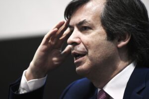 Nexi e Intesa trattano sulle carte di credito. Chissà se i negozianti avranno dei benefici…