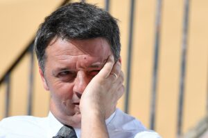 L’ultima del Bomba: dice no alle armi e poi va all’incontro dei produttori d’armi