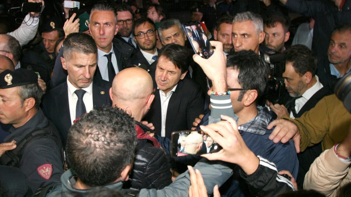La rabbia degli operai Ilva investe il ciuffo di Conte. E Mittal snobba i giallorossi