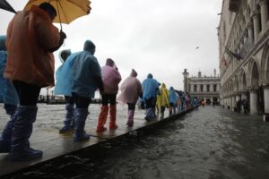 Oggi nuovo picco a 160 centimetri. Per 1 anno niente rate dei mutui