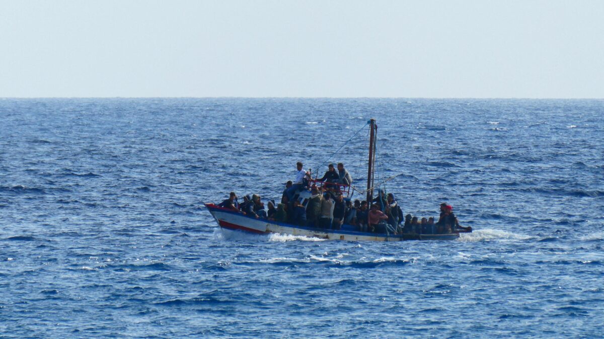 Riprendono gli sbarchi dalla Libia. Tre navi delle Ong cercano un porto