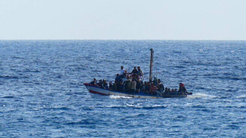 Riprendono gli sbarchi dalla Libia. Tre navi delle Ong cercano un porto